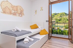 Villa in Mancor With Pool & Mountain Views