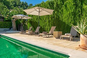 Villa in Mancor With Pool & Mountain Views