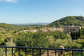 Villa in Mancor With Pool & Mountain Views