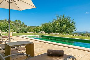 Villa in Mancor With Pool & Mountain Views