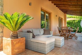 Villa in Mancor With Pool & Mountain Views
