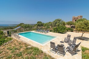 Peaceful Villa With Sea Views