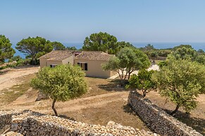 Peaceful Villa With Sea Views