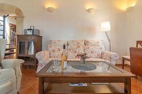 Peaceful Villa With Sea Views
