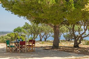 Peaceful Villa With Sea Views