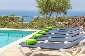 Peaceful Villa With Sea Views