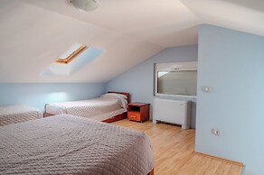 Hotel R