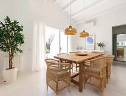 Villa in Menorca With Private Pool & Beach Access