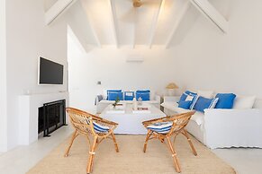 Villa in Menorca With Private Pool & Beach Access