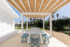 Villa in Menorca With Private Pool & Beach Access