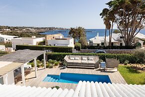 Villa in Menorca With Private Pool & Beach Access