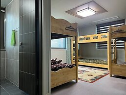 JJBRO HOSTELL