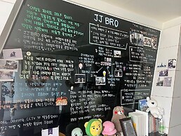 JJBRO HOSTELL