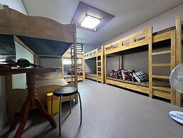 JJBRO HOSTELL