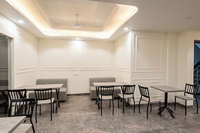 Saavi Hotel Sector- 45