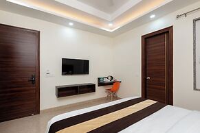 Saavi Hotel Sector- 45