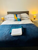 2 Bed Flat - Sleeps 4 - Pets - Garden - Parking