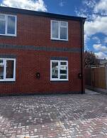 2 Bed Flat - Sleeps 4 - Pets - Garden - Parking