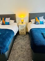 2 Bed Flat - Sleeps 4 - Pets - Garden - Parking