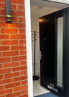 2 Bed Flat - Sleeps 8 - Pets - Garden - Parking
