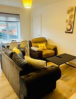 2 Bed Flat - Sleeps 8 - Pets - Garden - Parking