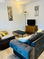 2 Bed Flat - Sleeps 8 - Pets - Garden - Parking
