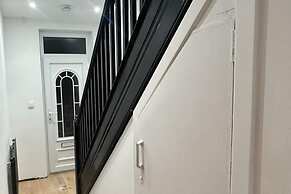 Modern Cosy Spacious 4 Bedroom House