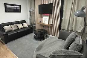 Modern Cosy Spacious 4 Bedroom House