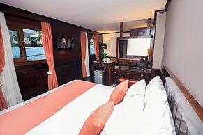 YOU Cairo Nile View Hotel