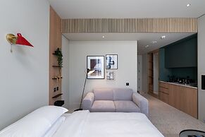 Chic Studio w Burj Khalifa View Balcony