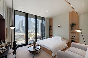 Chic Studio w Burj Khalifa View Balcony
