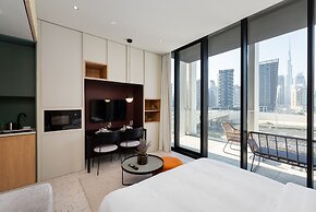 Chic Studio w Burj Khalifa View Balcony