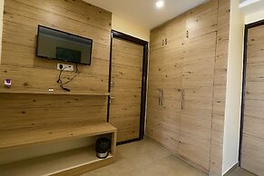 Hotel Good Luck by JMD Group