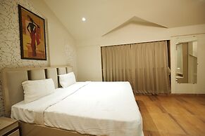Warm Wood Villa By 97RoyalVista