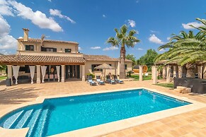 Villa in Llucmajor With Pool and Jacuzzi