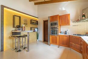 Villa in Llucmajor With Pool and Jacuzzi