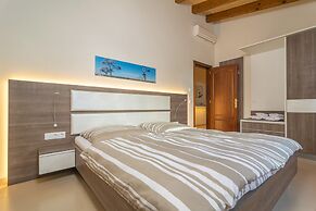 Villa in Llucmajor With Pool and Jacuzzi