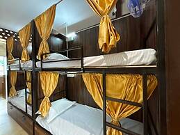 AAFEE CABIN STAY & DORMITORY