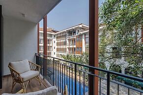 Hidden Gem Luxe Suite w Pool View - 1km to Beach