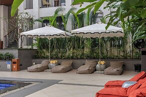 Hidden Gem Luxe Suite w Pool View - 1km to Beach