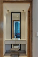 Hidden Gem Luxe Suite w Pool View - 1km to Beach