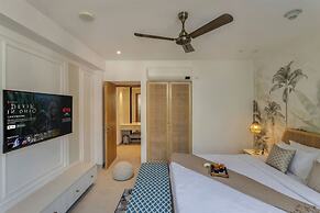 Hidden Gem Luxe Suite w Pool View - 1km to Beach