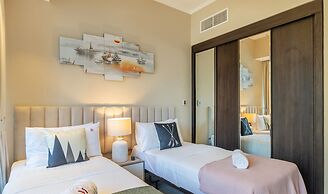 Stylish Marina-front 2BR Near Top Attractions