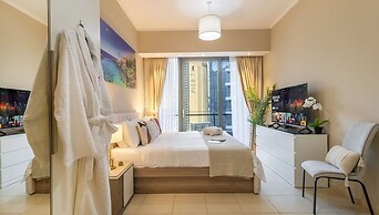 Stylish Marina-front 2BR Near Top Attractions