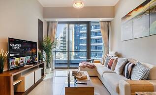 Stylish Marina-front 2BR Near Top Attractions
