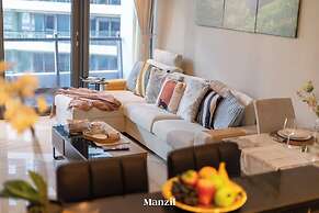 Stylish Marina-front 2BR Near Top Attractions