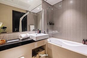 Stylish Marina-front 2BR Near Top Attractions
