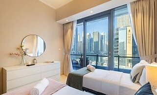 Stylish Marina-front 2BR Near Top Attractions