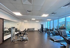 Stylish Marina-front 2BR Near Top Attractions