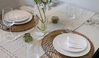 Stylish Marina-front 2BR Near Top Attractions